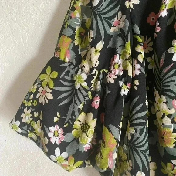 Walter Baker Libby Bungalow Bloom Floral Print Coquette V Neck Crepe Top Size M - Picture 6 of 11